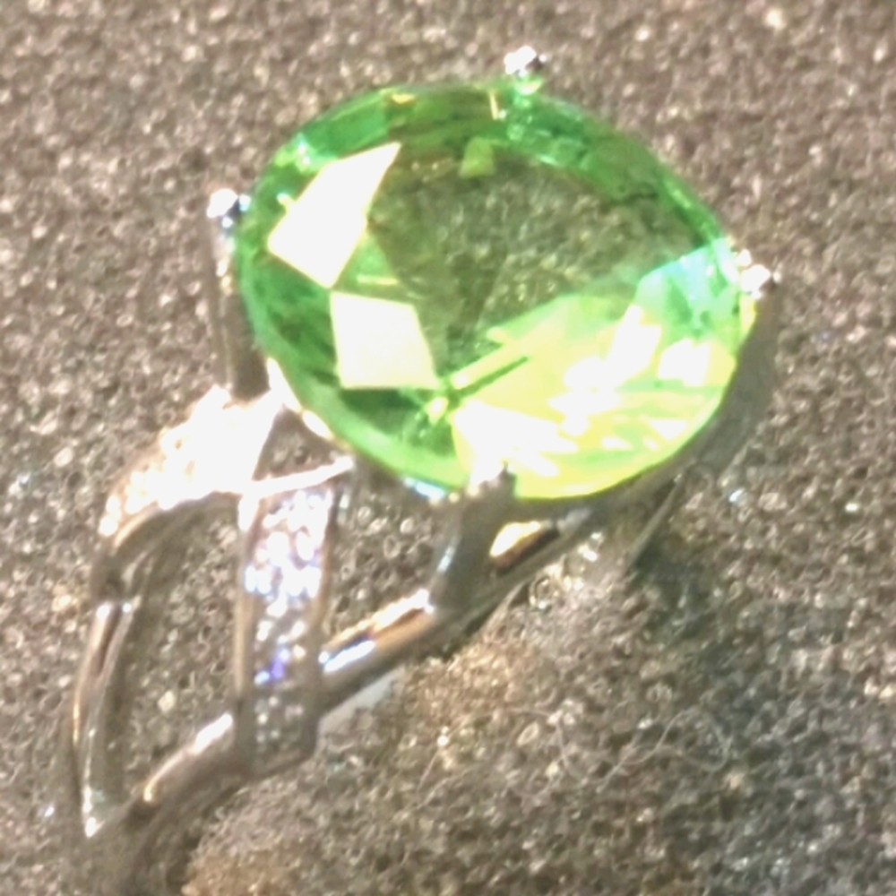 Green Amethyst round center stone ring in silver - Picture 4 of 8